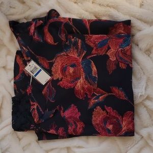 Van Heusen blouse dark blue with pattern. New. XL